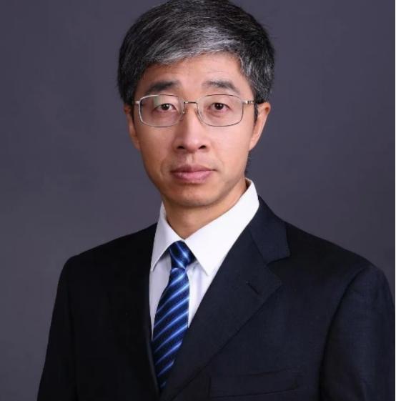 没想到一夜之间火了！北师大副教授陈志新，因为自己的课没有被教务处排上，但又不想浪