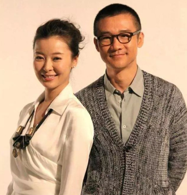 2011年，黄志忠爱上了柯蓝，他转身就跟结婚13年的发妻“最美琼女郎”何音提了离