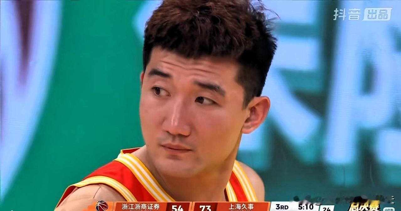 想不到吧，上海竟然放孙铭徽空位投篮战术，恕我直言，广厦这批球员可惜了，夺冠窗口期