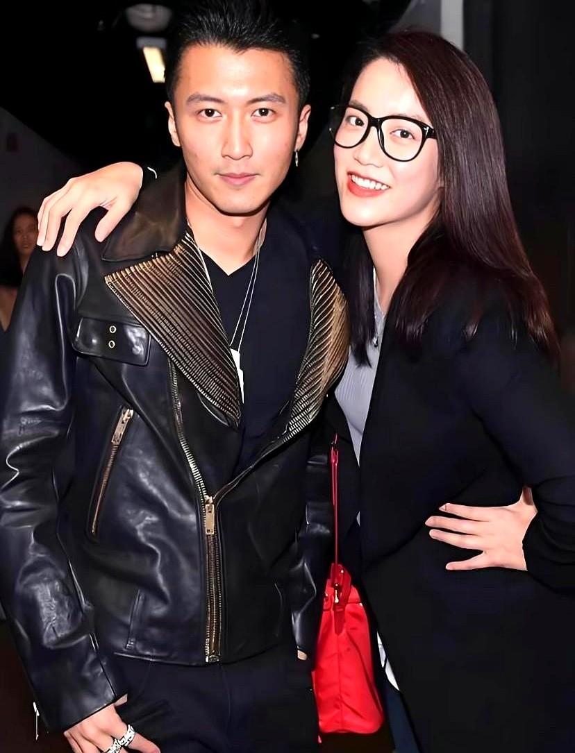 霍汶希对谢霆锋，那真叫一个宠。24岁的她接手16岁的叛逆小子，一陪就是快30