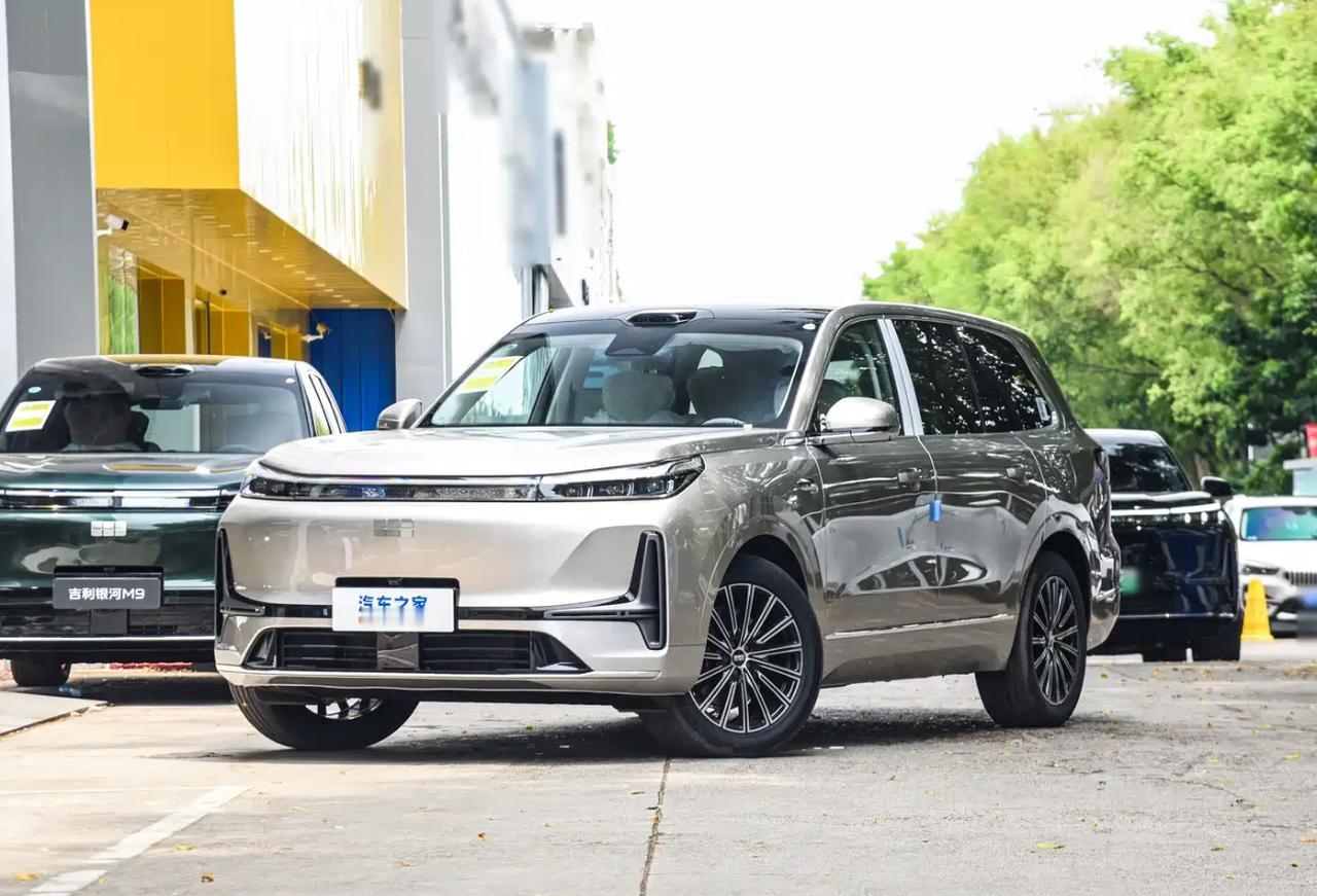 2025款银河M9实测观察：大六座插混的优势与细节痛点2025款银河M9作为