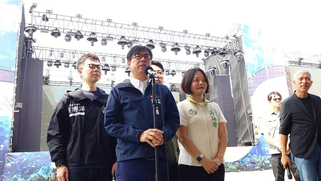 近日多份高雄市长选举民调陆续出炉，增添民进党内初选「4抢1」局势烟硝味，面对媒体