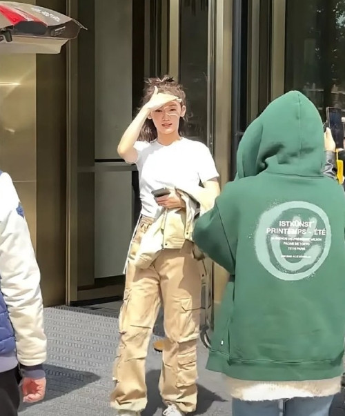 终于理解郑恺的审美了！哪个女人能和苗苗一样，35岁了生了3个娃，还能顶着一张大学
