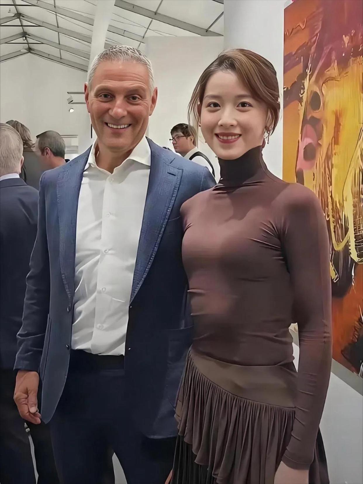 章泽天的面相也变了。不复从前清纯了…