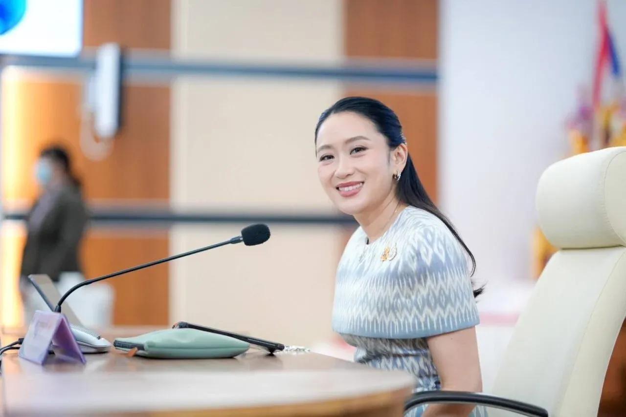 佩通坦突然改变听取法院裁决的行程安排！原本要带着议员们集体亮相，现在改成自己“孤