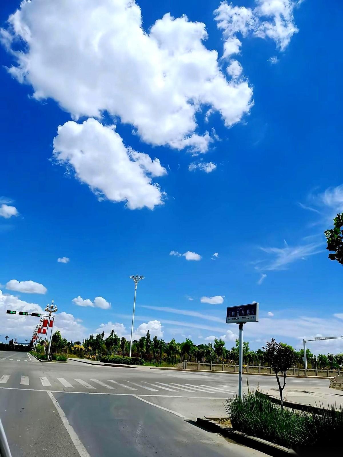 跟你说个绝的，怎么看一个人靠不靠谱，会不会在感情里瞎搞。你别总盯着他开什么车，