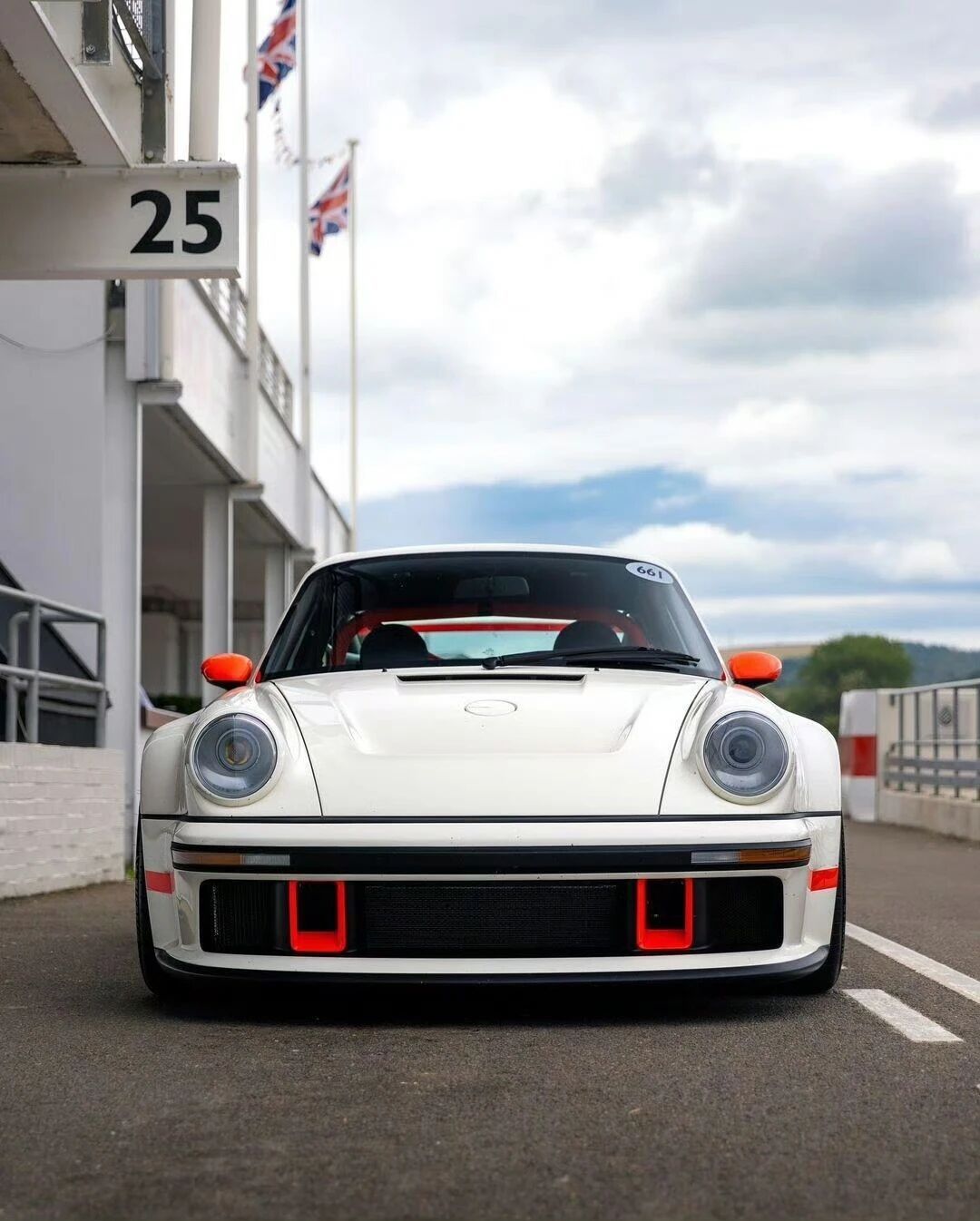 最近对车退烧了，但是吧…不管什么车，车头和屁股一定要帅。