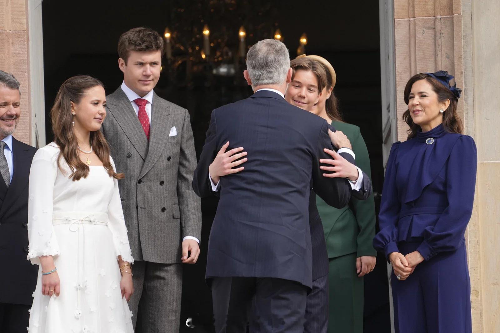 西班牙王室4月18日，丹麦文森特王子和约瑟芬公主的坚信礼，费六作为文森特的教父