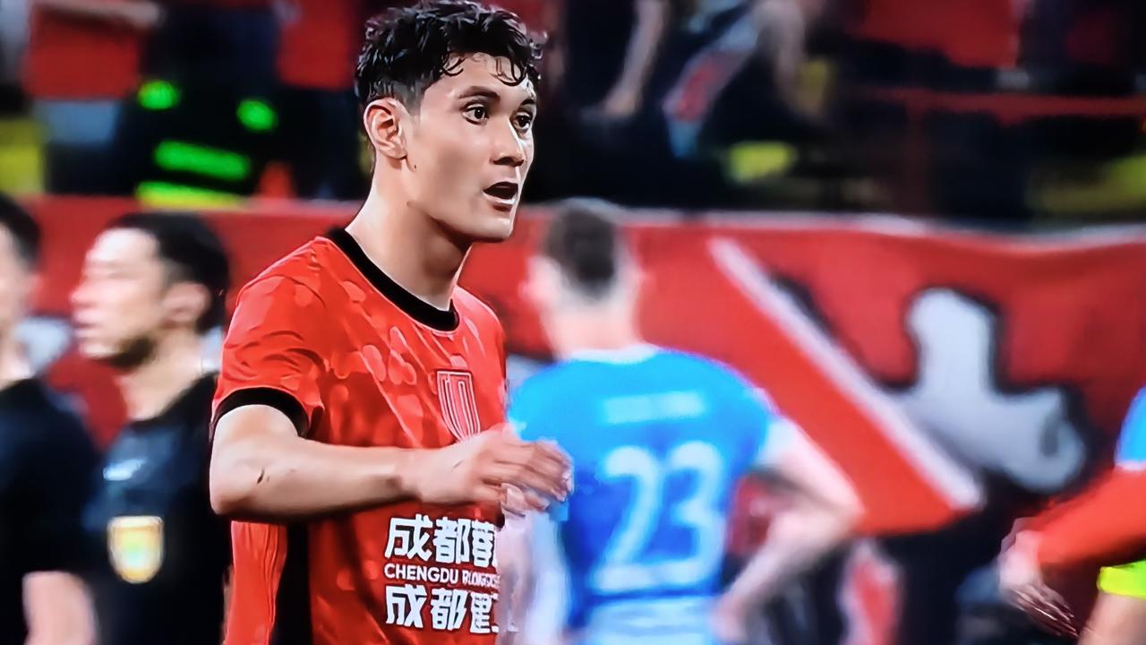 中超冠军无悬念了随着成都蓉城以3:0战胜河南队，与联赛第2名的积分，