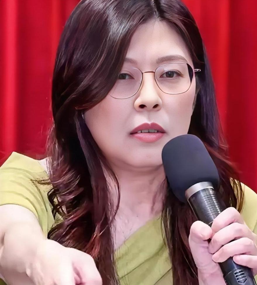 郑丽文要签署两岸和平协议，继蒋经国后终于出现第二个推动统一的人！官方报纸《