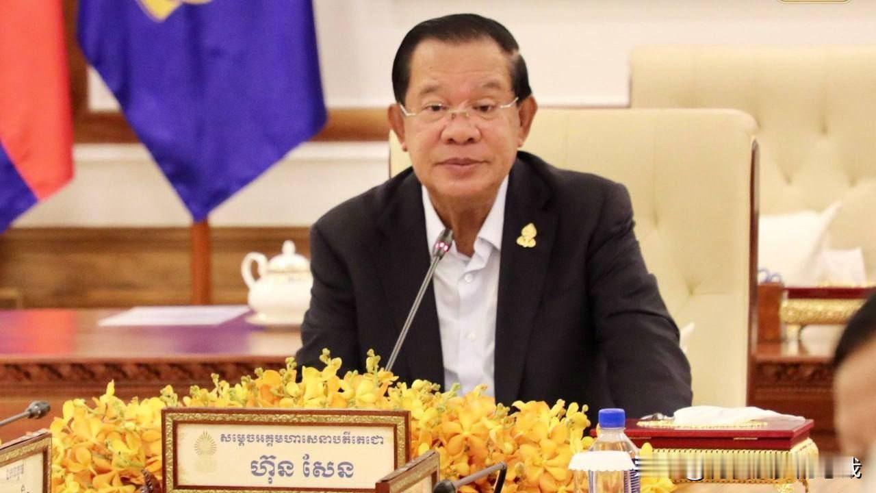 11月5日晚间，柬埔寨参议院主席洪森通过脸书平台发布公开声明，就近期备受关注的泰