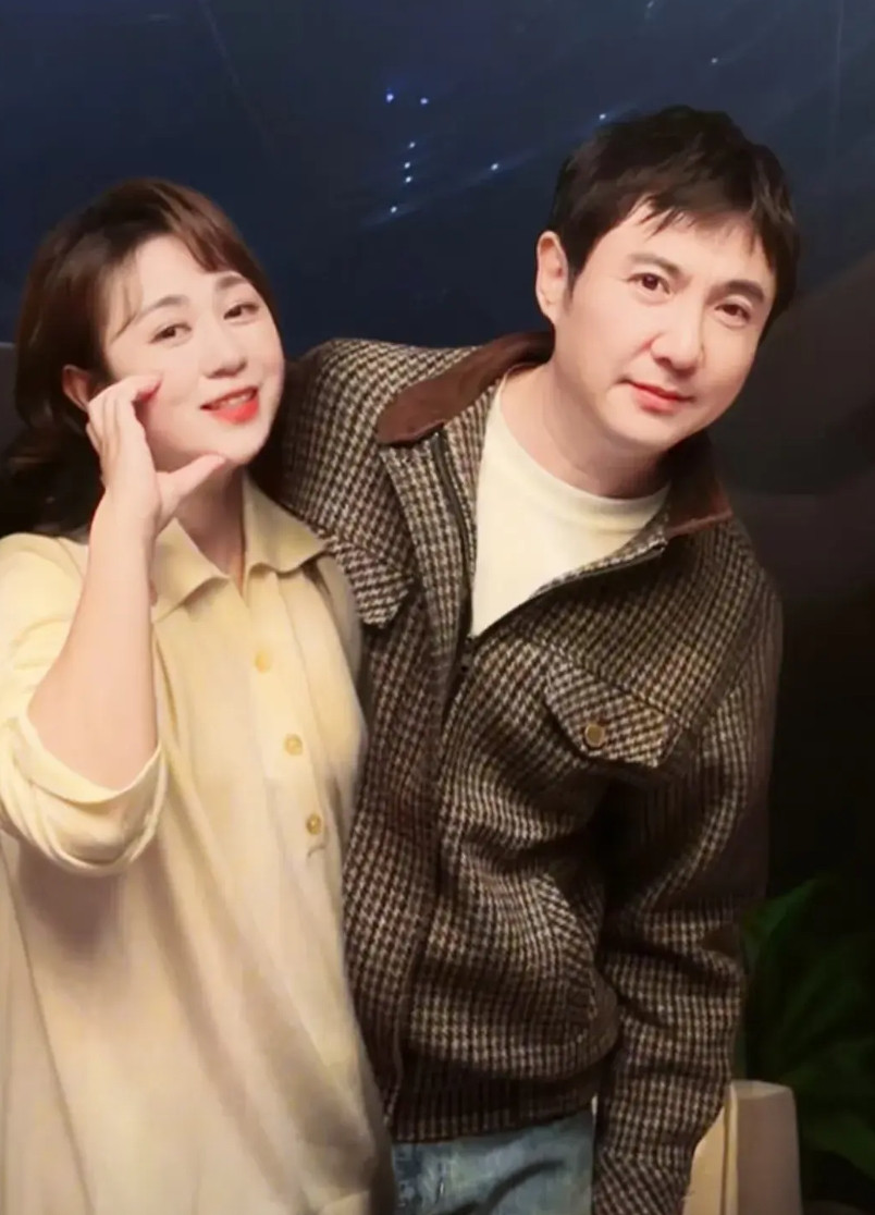 沈腾不是没想过放弃合作，但他知道，一旦真散了，“看吧，他老婆逼的！”又是一