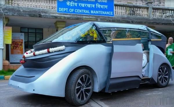 印度首辆无人车亮相班加罗尔校园实测引关注，本土团队6年研发，100%自主