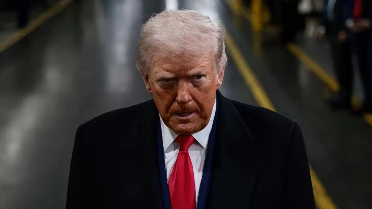 中国近期又抛了61亿美元美债，美国看着表面风光内里早堆了一堆疮痍，美联储那边还满