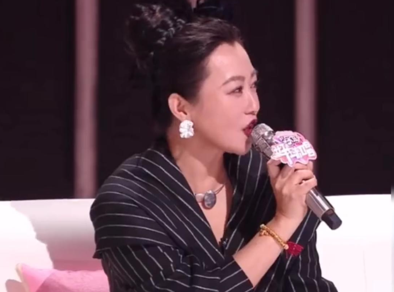 见过网红跨界演戏，也见过相声演员举办演唱会，但演员郝蕾现身音乐节目与乐评人水木年