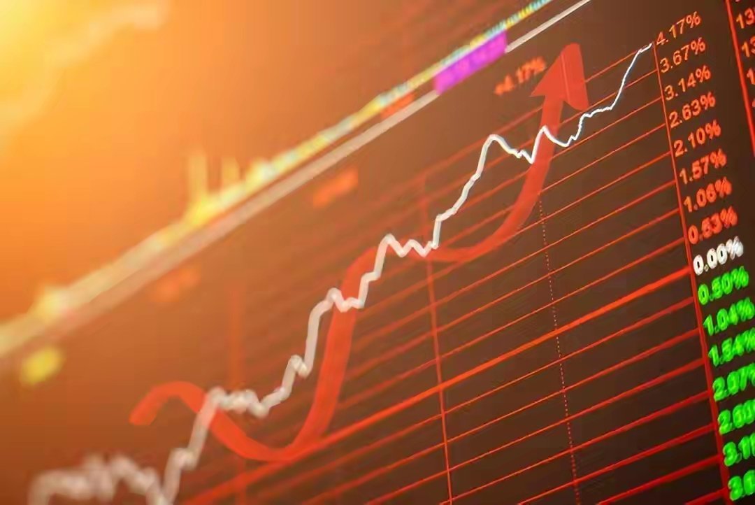 中午收盘，休息时间有限，及时给大家3点提醒！1、小心把腿拍肿今日会收红盘！但问题