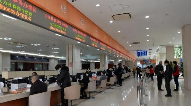 消失的11万！又是白嫖？浙江一60岁大爷交16年社保，共计11万元，可当大爷兴高