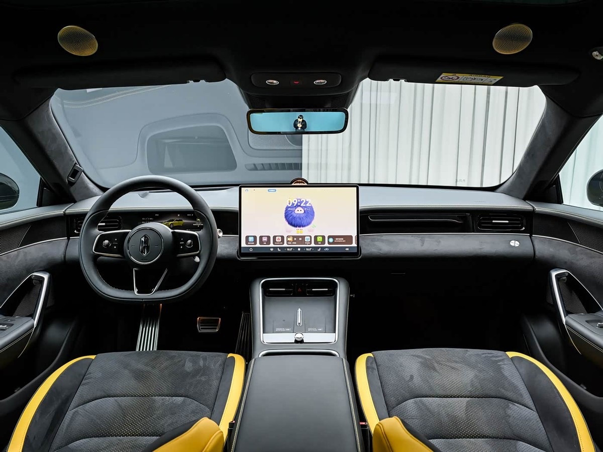 挤爆北京车展！181台首发车神仙打架，华为全家桶、2秒破百，看完不想买旧车了！