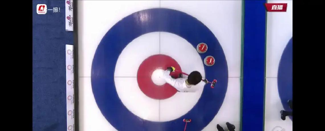 第六局上来就被新西兰双飞清壶，中国队差点翻车。对面手抖送大礼，咱们才捡回两分