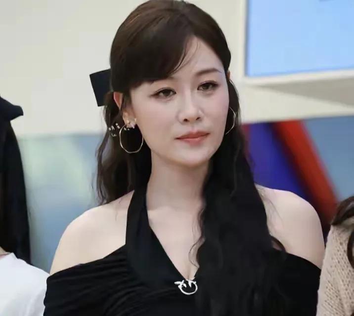 41岁的叶一茜欲哭无泪，一场直播90万人围观只卖了2000块叶一茜这次复出，似