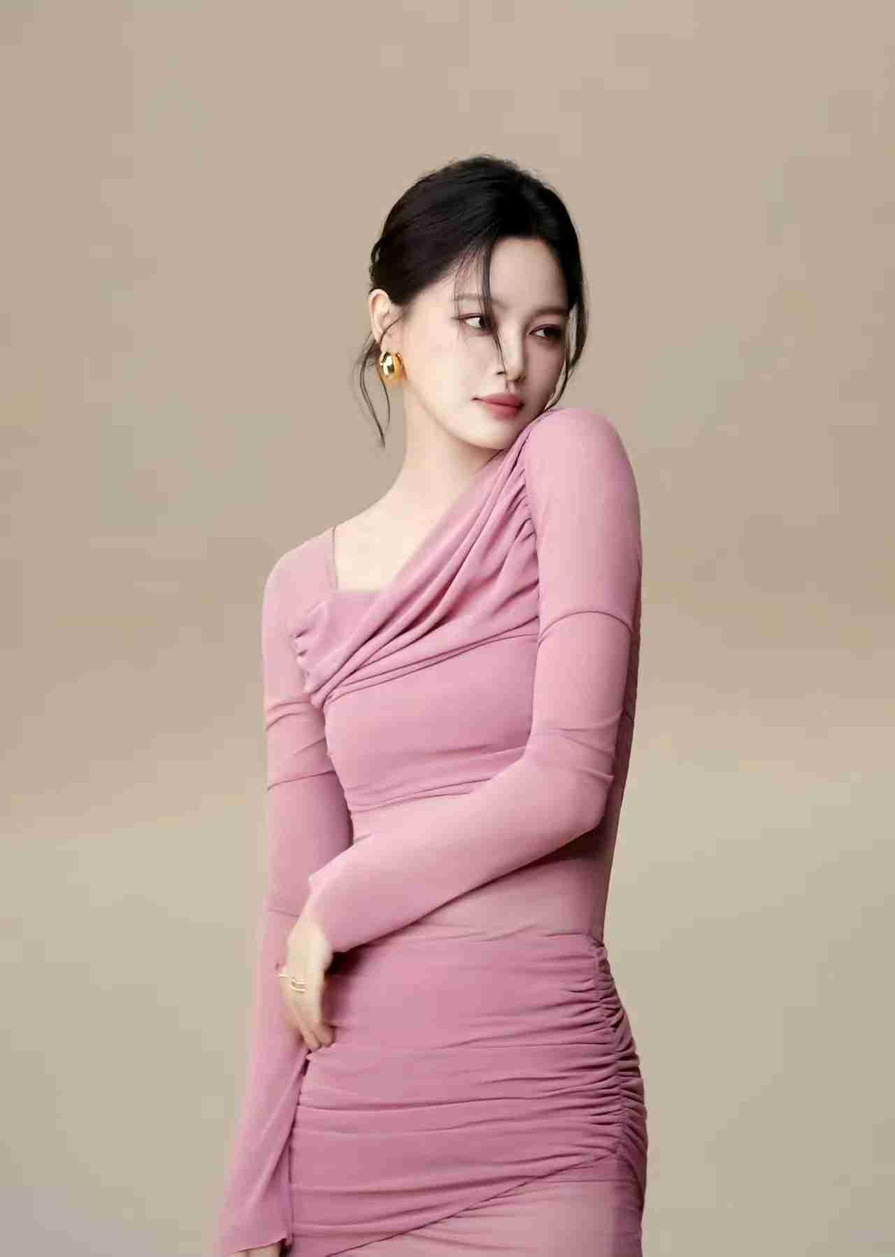 我的今日状态：😁轻松愉快我这里的天气：🌤️多云辛芷蕾的“芭比感”：温柔