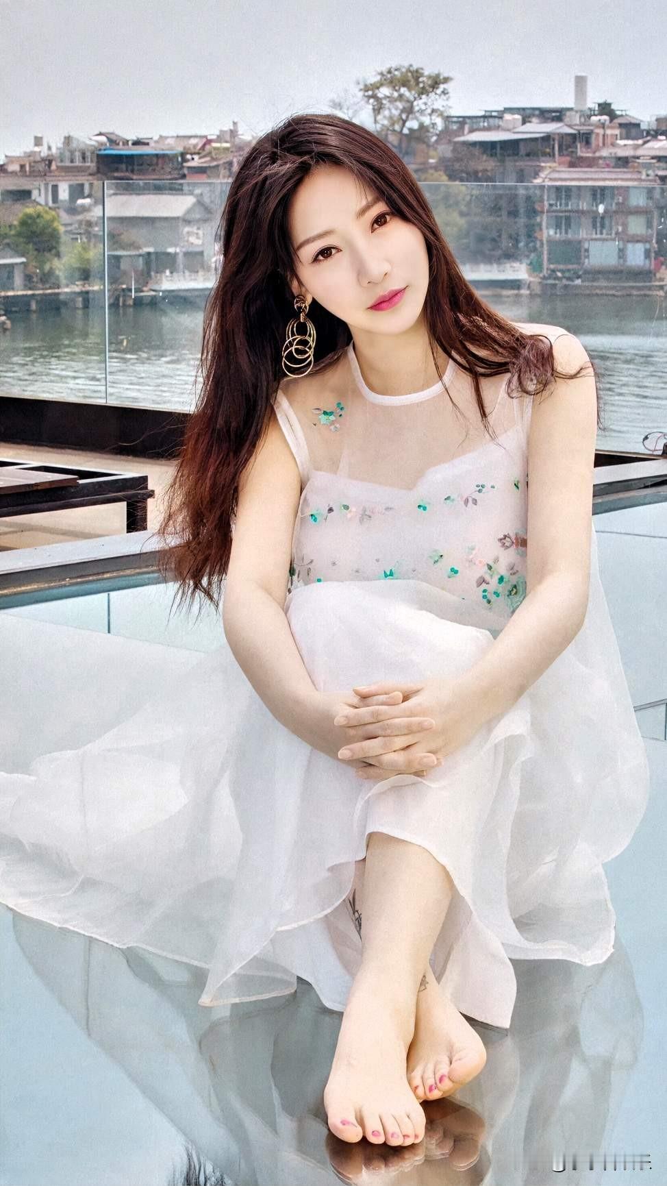 炸裂！柳岩亲妈一句话，把她逼到无地自容！你再不结婚，老了只能去养老院！这不是