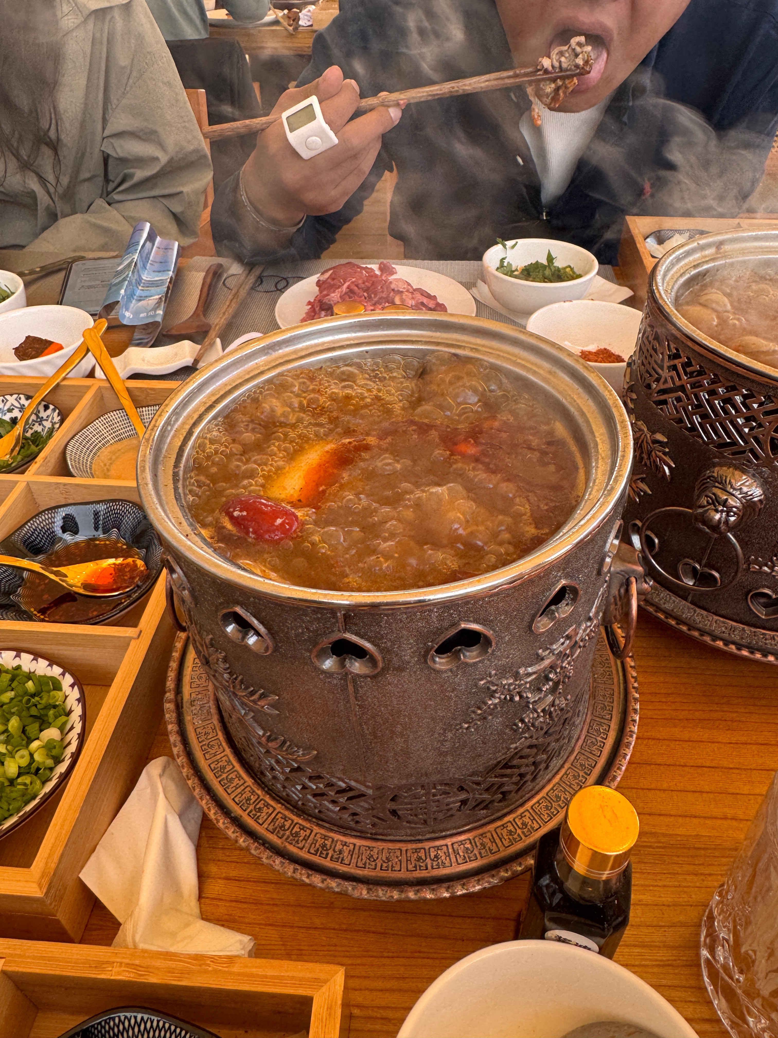 今日份晚餐，真的是一百分💯因为太冷了，整口牛羊肉火锅🍲简直了[doge]