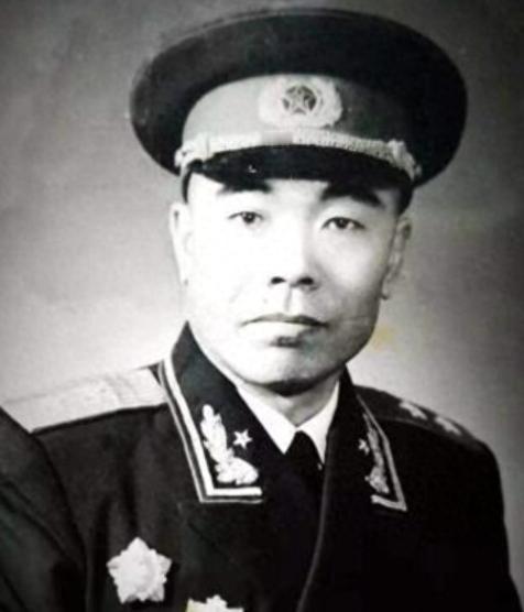 1951年，曾泽生率第50军从朝鲜回国，受毛主席多次夸赞，结果一回家就跟妻子说，