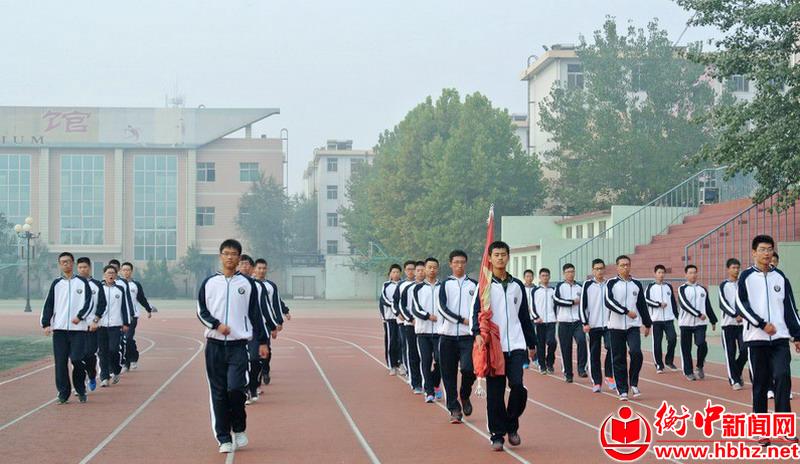 衡水中学高三年级a部举行纪念九一八升国旗仪式