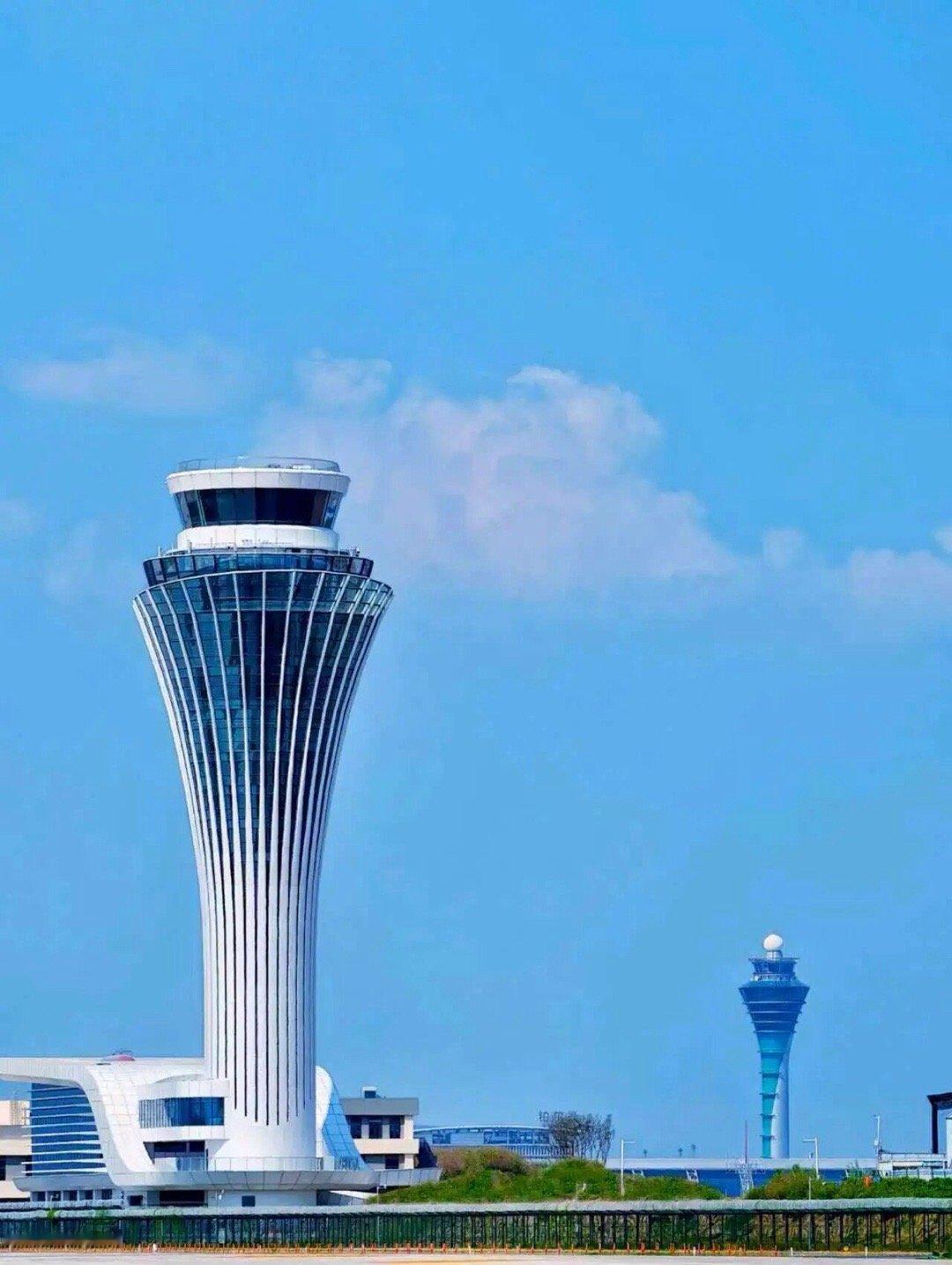 🚀广州白云机场正式迈入“五跑三楼”超大型枢纽时代！5条跑道+3座航站楼的全新