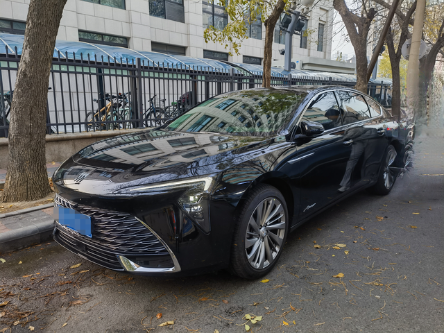 君越艾维亚实测我是26款君越艾维亚，去年的时候就关注君越了，感觉车辆大气安全，