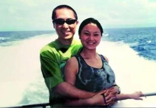当年，19岁陈婷带着50岁张艺谋回无锡老家，陈妈妈一看张艺谋，很是惊讶：“婷婷，