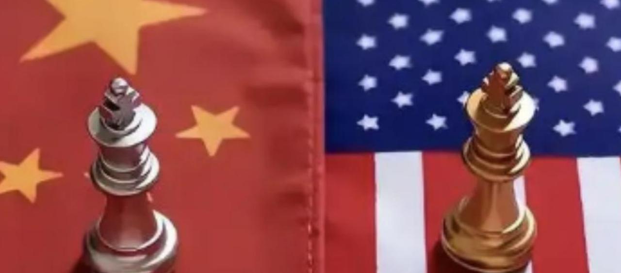 如果有一天，美国经济突然崩了，中国的日子不会好过。东南沿海那些靠给美国供货的工厂