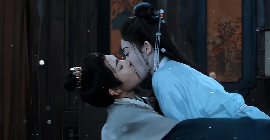 蒙眼。铐手。第27条。不是吻，是吐——那枚戒指从她舌尖弹进镜头，撞上摄影机