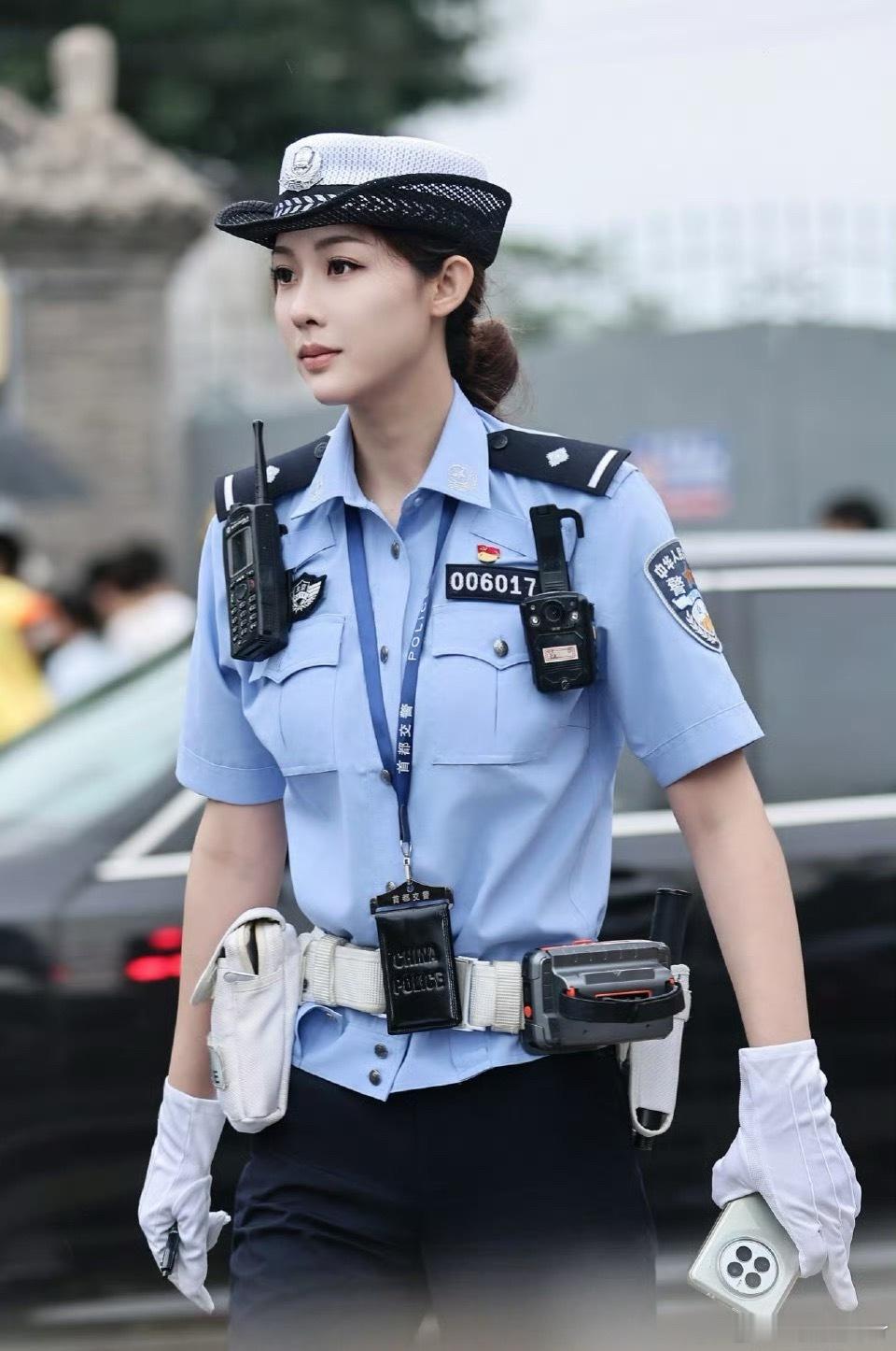哇塞！北京最美女交警，等我回京了要去给她拍两张照片[大笑]​​​