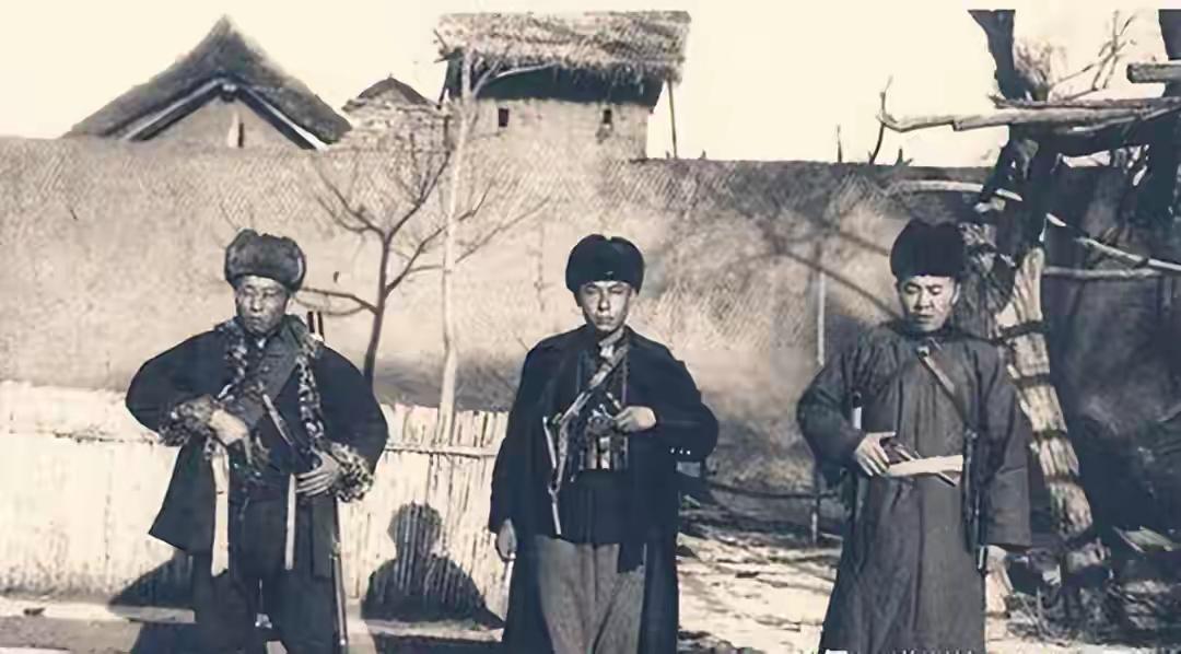 白狼土匪军占领彬州：兽性大发，富翁美貌的小妾被轮番糟蹋！白狼其实是白朗的绰