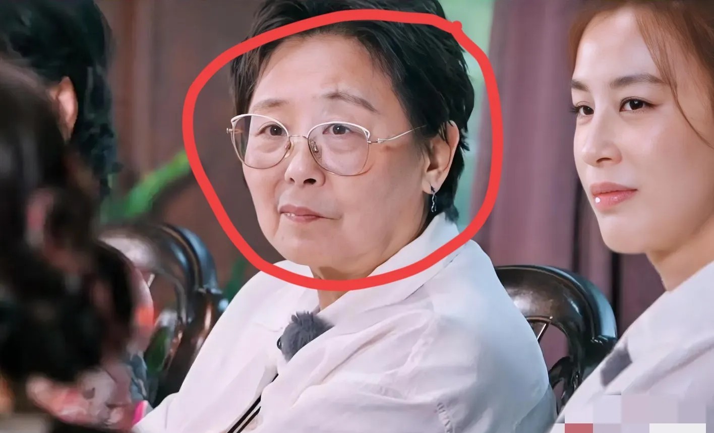 黄圣依妈妈终于不装了亲口回应了女儿和杨子的婚姻邓妈妈说：我是从电