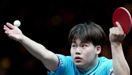 2026年10月11日，WTT中国大满贯男单决赛决胜局，比分10比9，林昀儒球已经抛起来，松岛辉空举