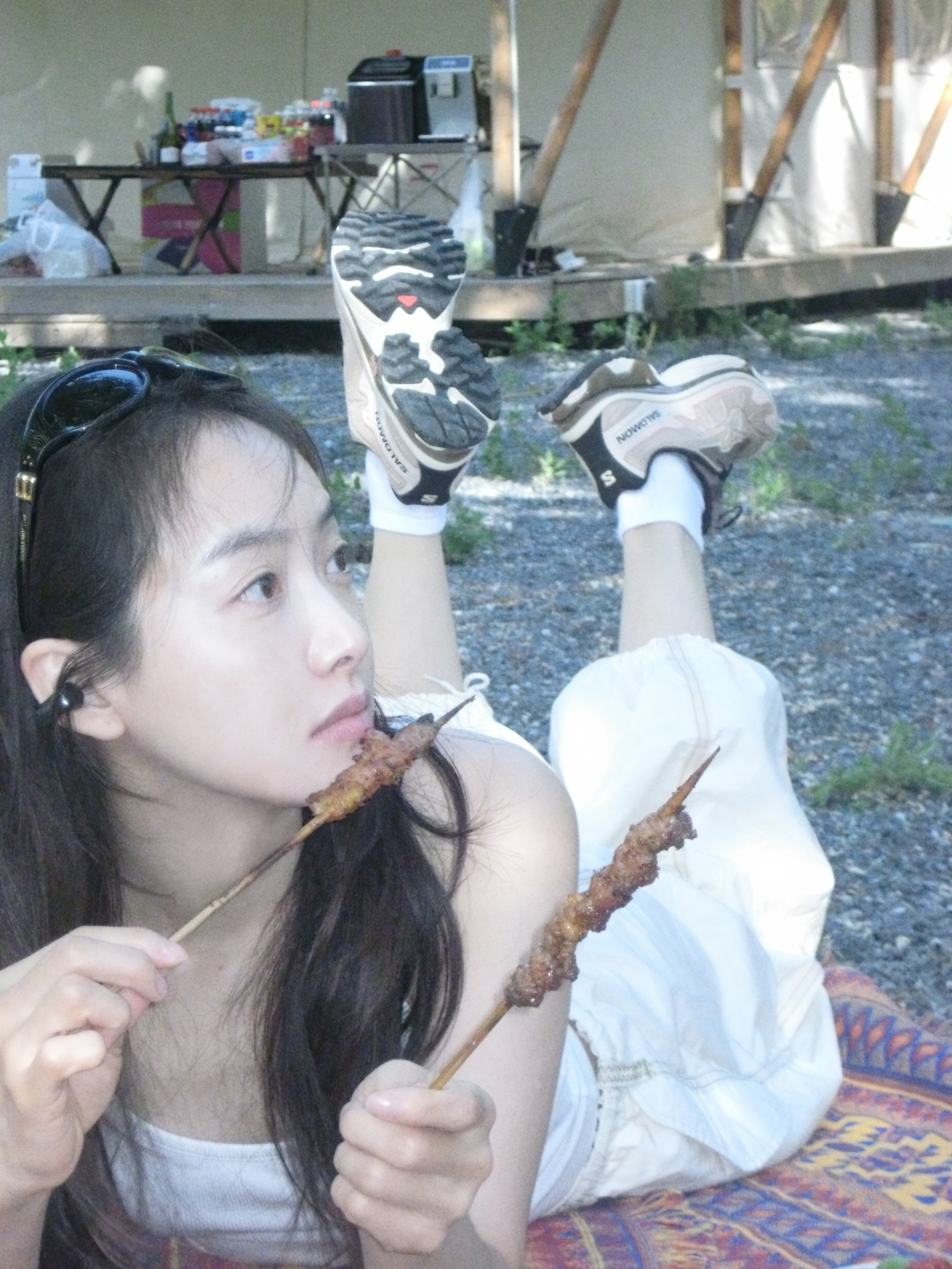 宋茜阿宋的露营时光延续🍃艳阳灿灿，将盛夏的温柔打包，连同可爱的一起珍藏