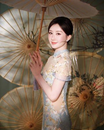 舒畅好标准的中式美人舒畅旗袍身段这个身段真的太绝了，真的太适合穿旗袍了，完全就