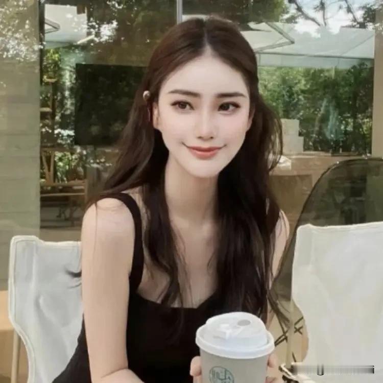 筱梅在直播中说，两个有孩子一个跟我妈，一个跟杨阿姨睡。有的网友说，为什么不单独睡