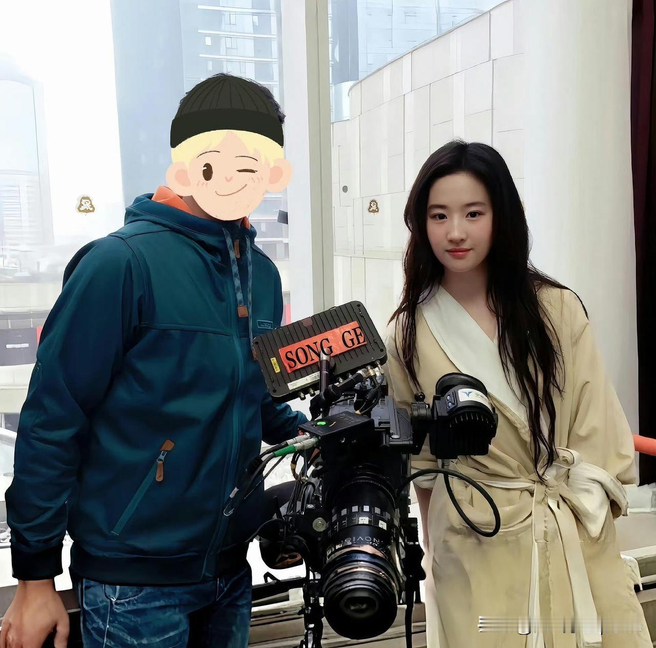 哇，这张真是挖到宝了！没见过的新鲜茜茜，妥妥的十六岁即视感啊，这满脸的胶原蛋白