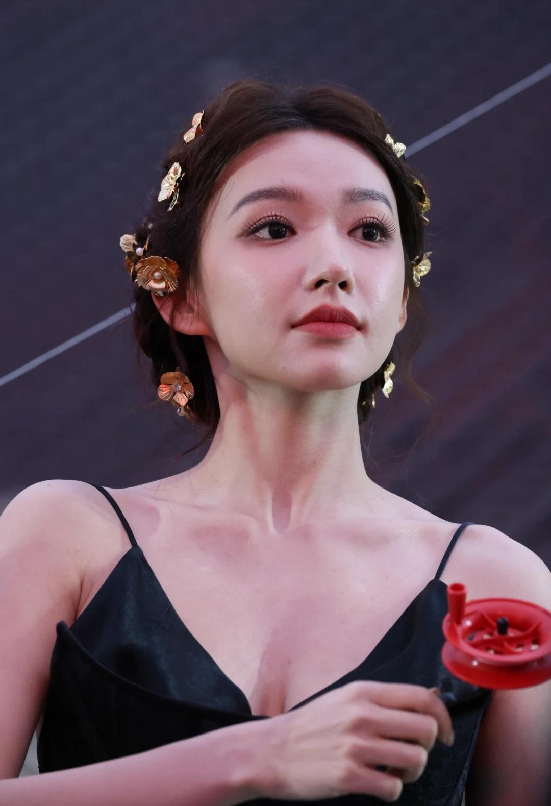 程潇～被这身美哭了！谁懂啊！明星不止AB面程潇又美又飒