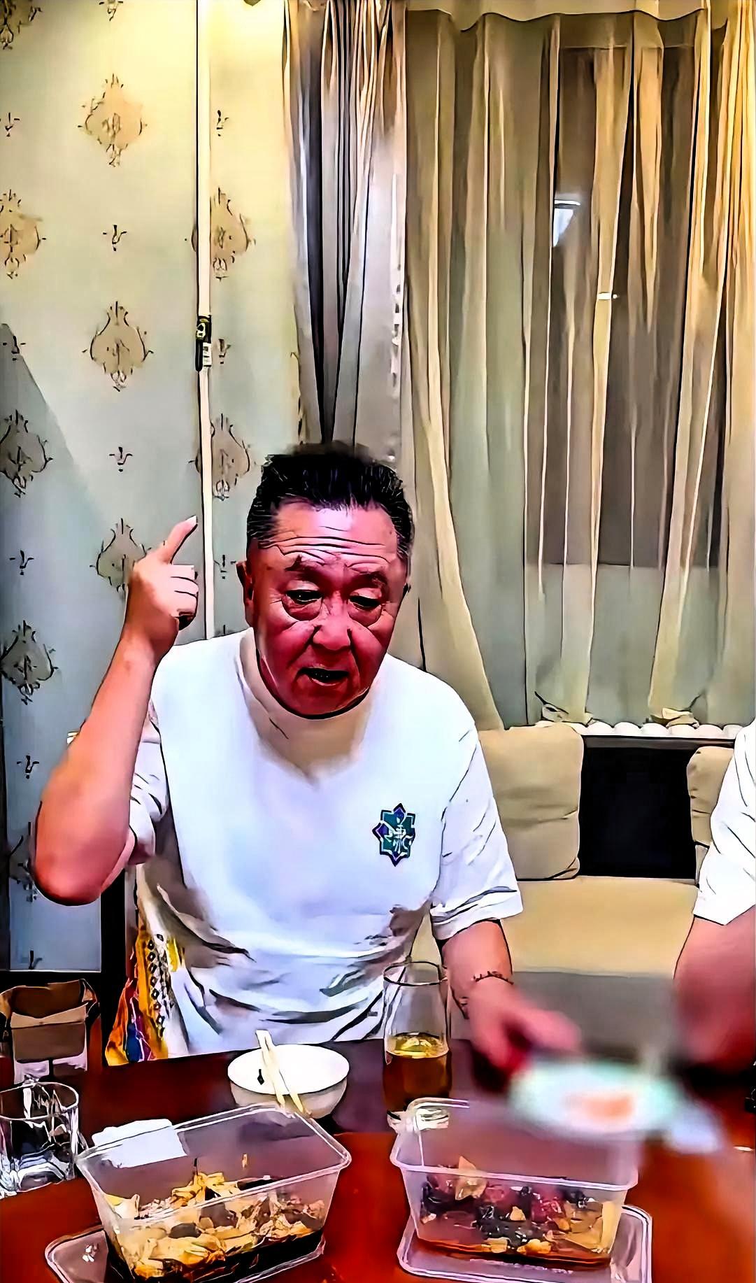 蔡国庆这辈子最后悔的事，就是当着于谦的面，调侃郭德纲“不务正业”。他大概觉得