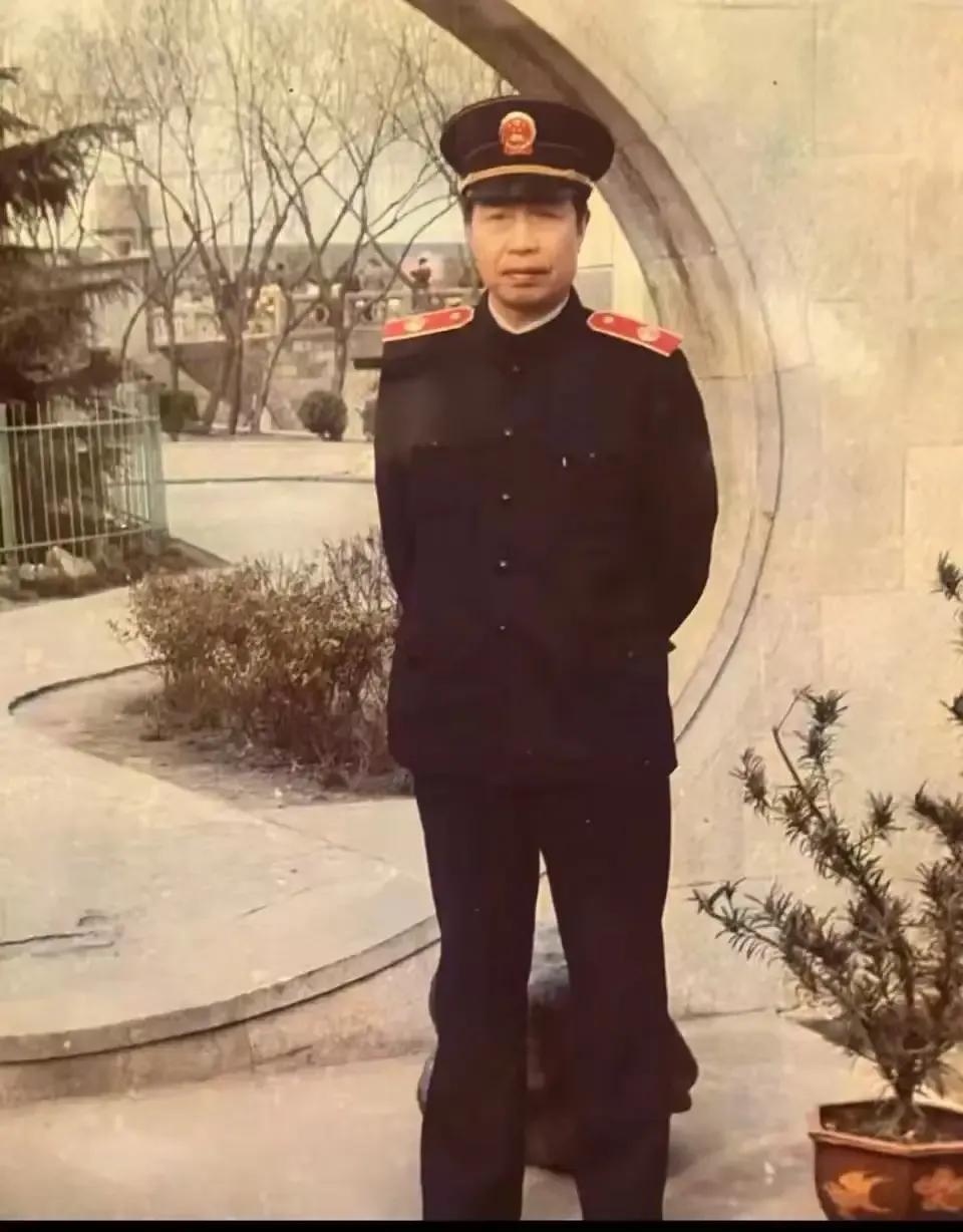 宁波，一位百岁老人静静地离开了人世，却在他离去后，让他的子女们在家中发现了一封8