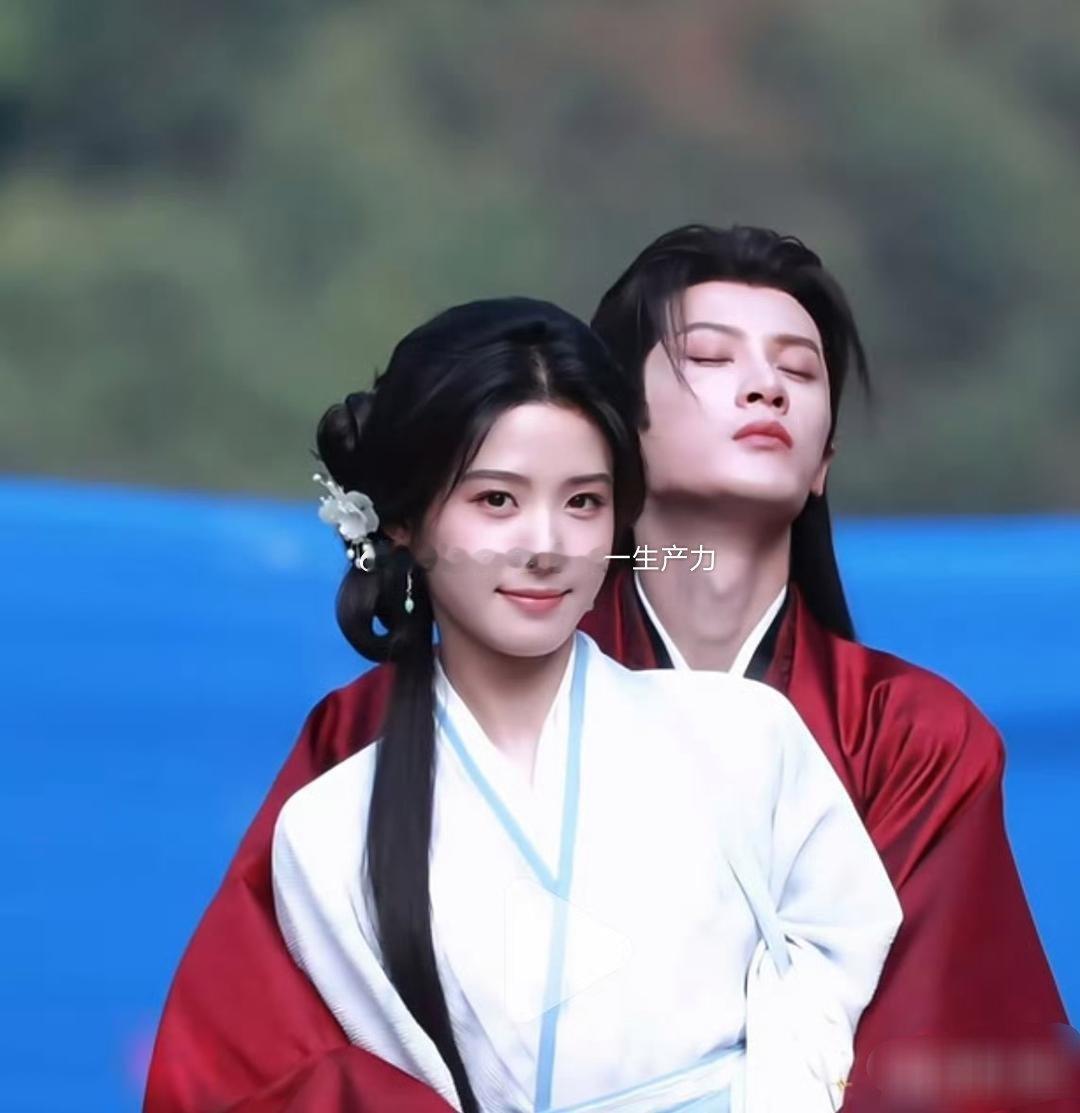 卢昱晓这是把拍戏意会成了拍写真了吗？