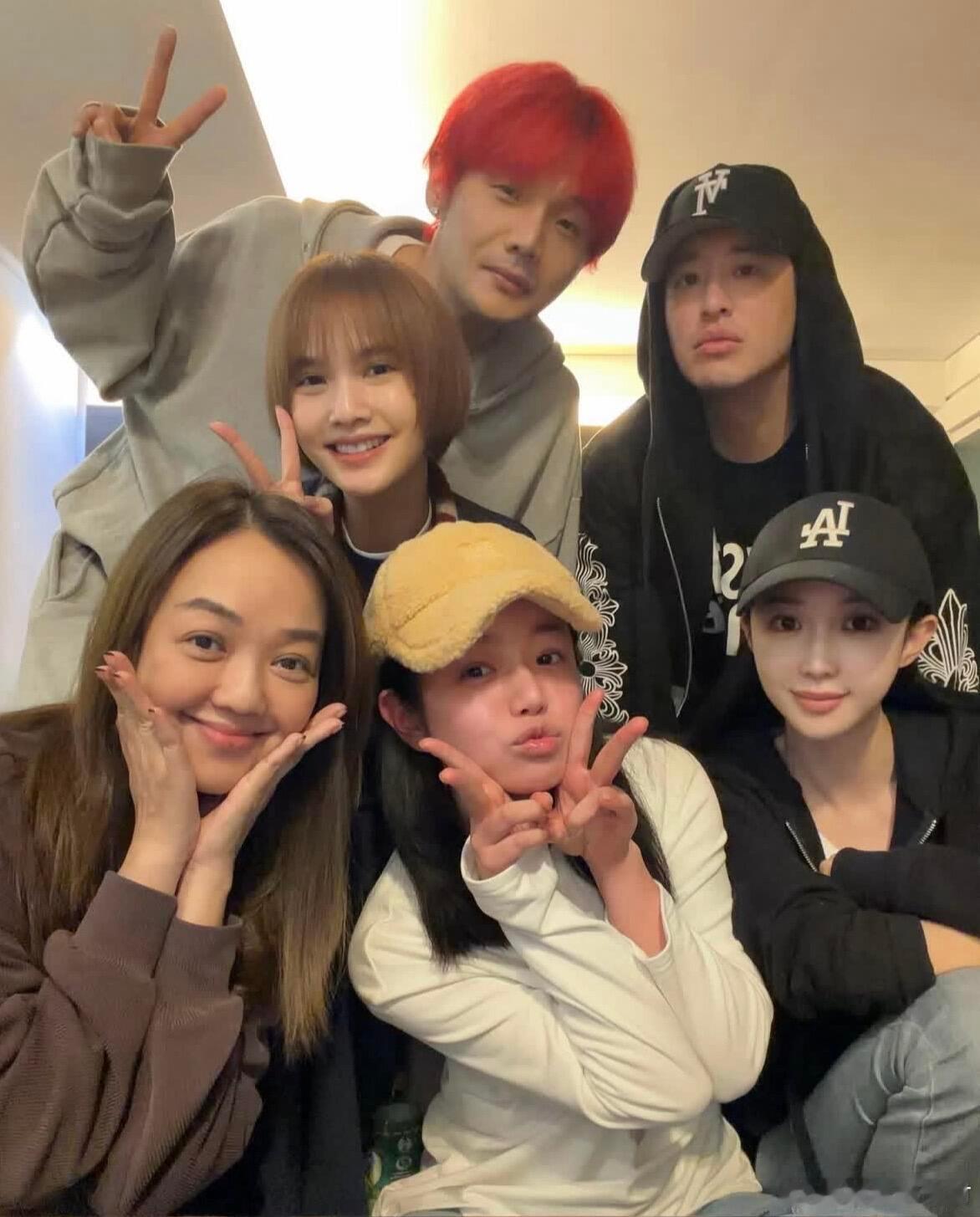 难得的潘玮柏和宣云的合照潘玮柏、杨丞琳、陈妍希又同框啦