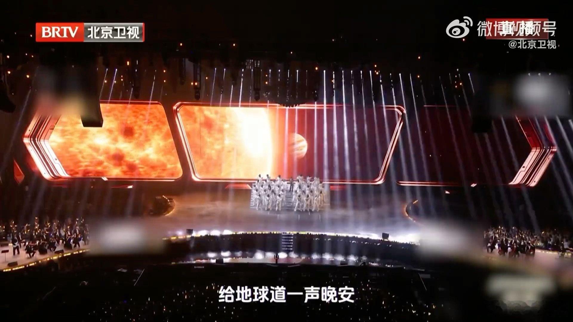 周深空灵歌声仿佛穿越星河周深修星星的人是太空旅者的主题曲周深《修星星的人》，太空