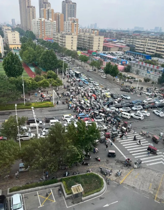 交通拥堵特征不是路不行!
