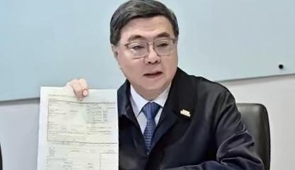 卓荣泰这下火烧屁股了！卓荣泰只不过去日本看了一场棒球赛，却闹出如此多的新闻，也被